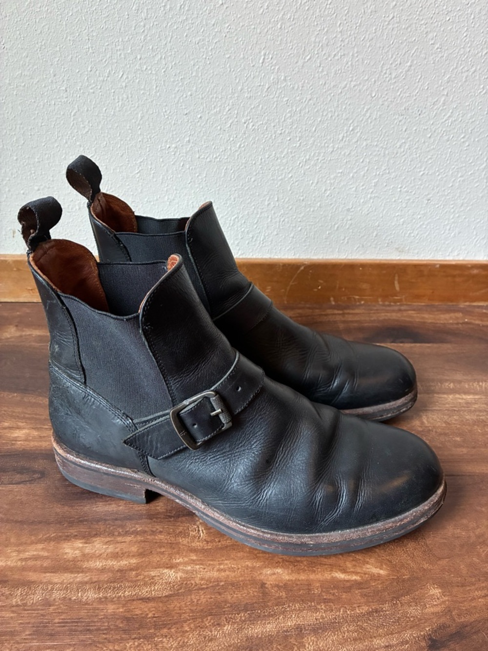 Men's Frye Wilson Engineer Chelsea Boots in Black (Size:7.5) - Picture 2 of 16